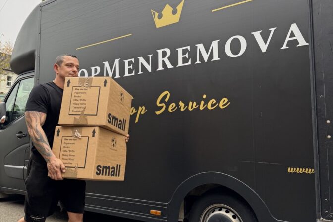 Efficient Packing Removal Services for a Three-Bedroom House Move from Oxford to London