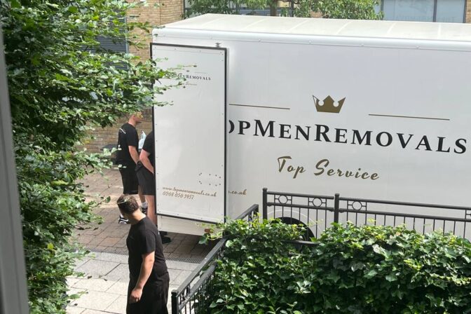 Why overpay? Get 5-star removals at a cheap removals price with Top Men Removals!